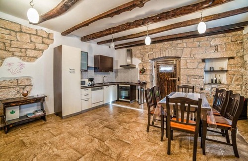 Kircija House | Family-Friendly Retreat with Private Pool in Frankovići
