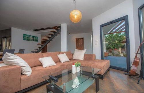 Sibenik Villa | Elegant Villa with Pool in Vrpolje, Sibenik - 4 Star Stay