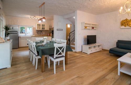 Risika Villa | Elegant Villa with Pool in Risika, Krk - Pet Friendly Stay