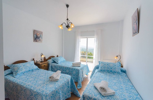 Cutar Villa | Elegant Villa with Heated Pool and Views Near Malaga