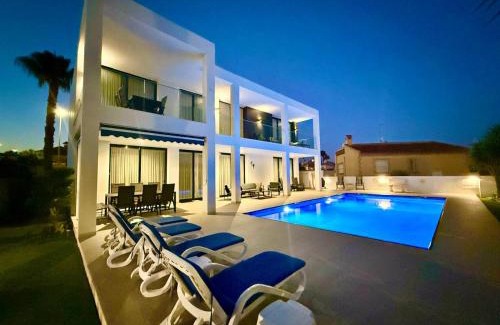 San Fulgencio Villa | Beautiful Villa with Pool and Oceanfront Views, Rated 9.3