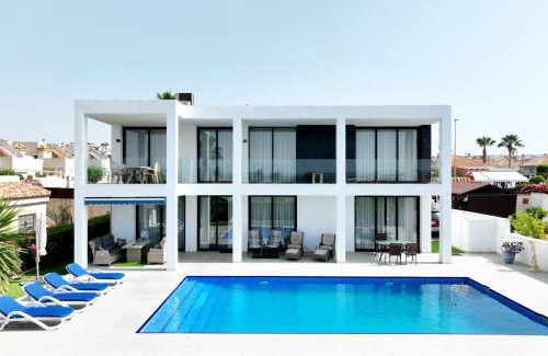 San Fulgencio Villa | Beautiful Villa with Pool and Oceanfront Views, Rated 9.3