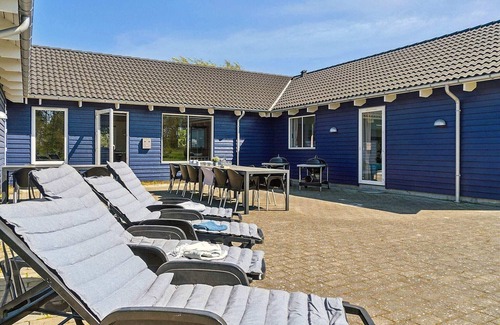 Bøtø By House | Ideal Holiday Home for 20 in Væggerløse - Pet Friendly & Pool