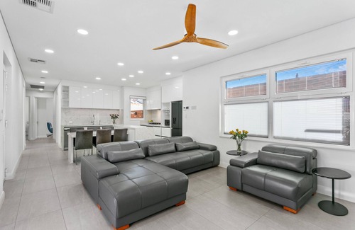 Fremantle Villa | Elegant Villa with Pool in Central Fremantle - Rated 9.8