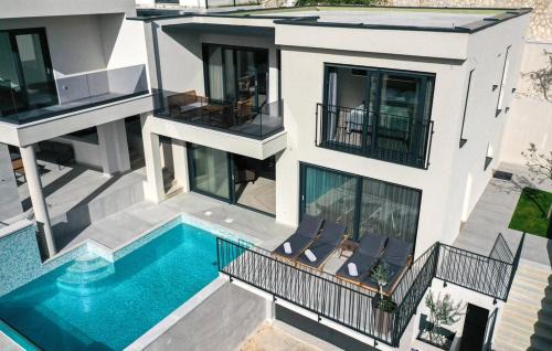 Moca Villa | Elegant Villa Retreat with Pool, Jacuzzi & Ocean Views