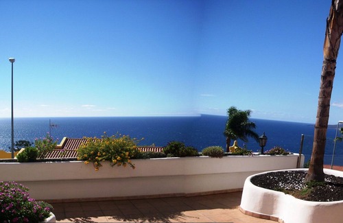 Radazul Villa | Luxury villa with pool and full gym 500m from the beach and marina