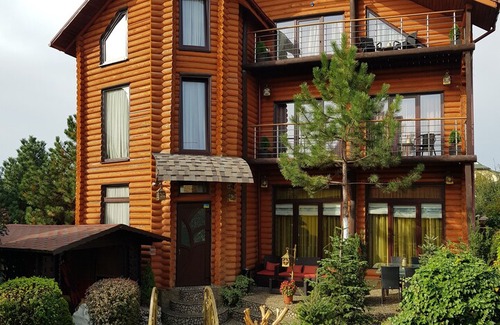 Chernovtsy Villa | Luxury Villa with Pool and Sauna