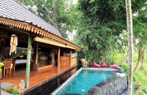 Sambahan Villa | Private Pool Villa with Kitchen - Perfect for Families!