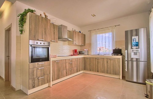 Svetvincenat Villa | Modern Villa with Heated Pool, Spa & Pet-Friendly Options