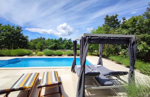 Svetvincenat Villa | Modern Villa with Heated Pool, Spa & Pet-Friendly Options