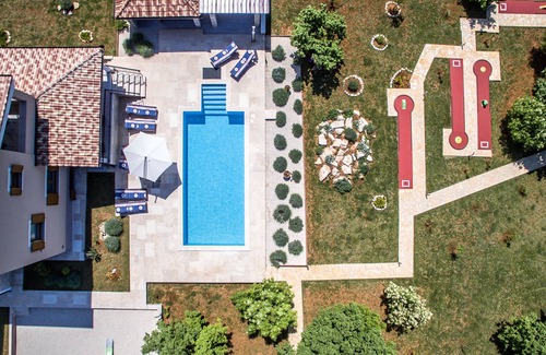 Svetvincenat Villa | Modern Villa with Heated Pool, Spa & Pet-Friendly Options
