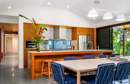 Airlie Beach House | Explore Aqua at Yangaro: Family-Friendly with Parking