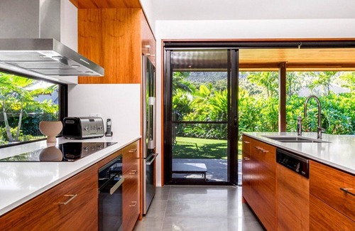 Airlie Beach House | Explore Aqua at Yangaro: Family-Friendly with Parking