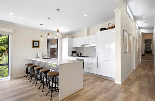 Pretty Beach Central Coast House | Experience Araluen Waterfront Getaway: Spa & Breakfast Included