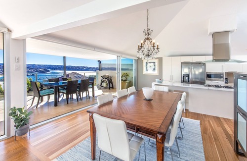 Mosman House | Inviting Balmoral Bluewater: Steps From the Beach