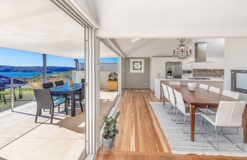Mosman House | Inviting Balmoral Bluewater: Steps From the Beach