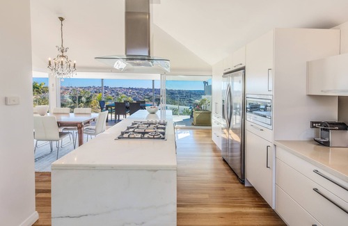 Mosman House | Inviting Balmoral Bluewater: Steps From the Beach