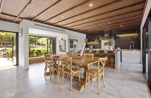 Newrybar House | Explore Born Kraal: Pet-Friendly Stay with Spa Access