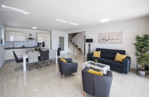 Novalja Villa | Elegant Villas Royal II with Private Pool and Ocean View