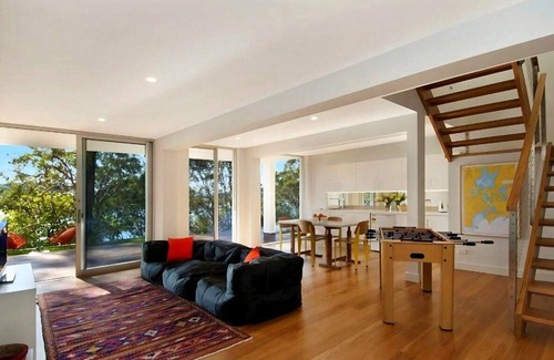 Pretty Beach House | Relax at The Canopy at Pretty Beach with Spa & Breakfast
