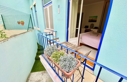 Sao Sebastiao da Pedreira House | Elegant Vintage Apartment in City Center with Spa & Breakfast