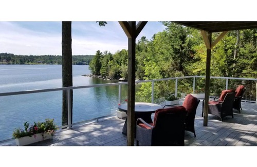 Dufferin Apartment | Idyllic Retreat with Hot Tub, Fire Pit & Scenic Kayaks