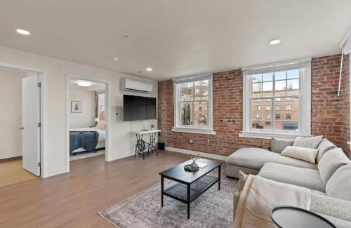 Riverside Apartment | Luxury w King Beds, Pool Table, Central Downtown!