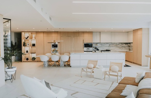 Nurmi Isles Apartment | Elegant Waterfront Penthouse with Family & Pet-Friendly Amenities