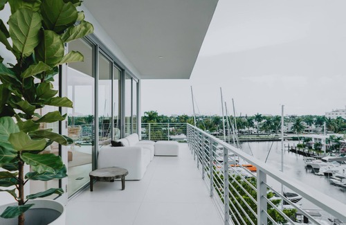 Nurmi Isles Apartment | Elegant Waterfront Penthouse with Family & Pet-Friendly Amenities
