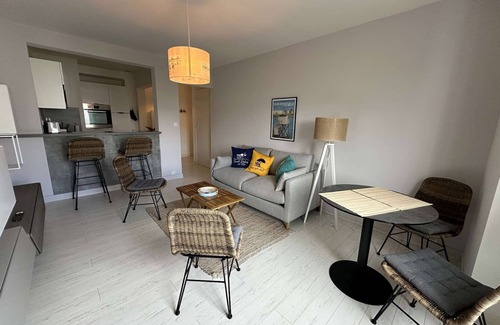 Pontaillac Apartment | Cozy Oceanfront Apartment Royan for 4 with Spa Access