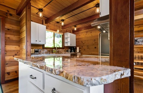 Bayview Cabin | Scenic Waterfront Cabin on Lake Pend Oreille with Game Room