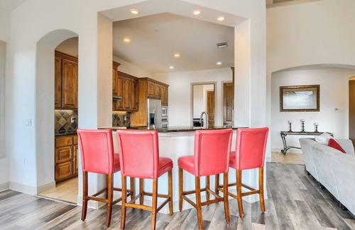 Lakeway Condo | Inviting Waterfront Condo with Pet-Friendly Amenities