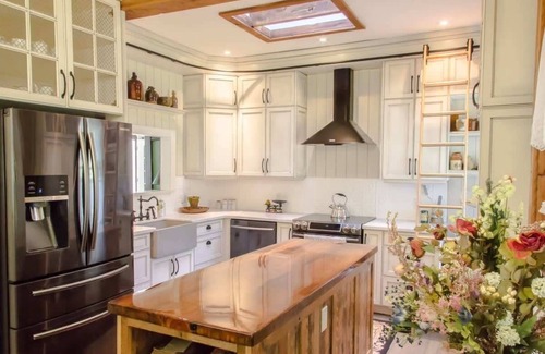 Burlington House | Enchanting Waterfront Retreat - Carmen Elisabeth with Lake Views