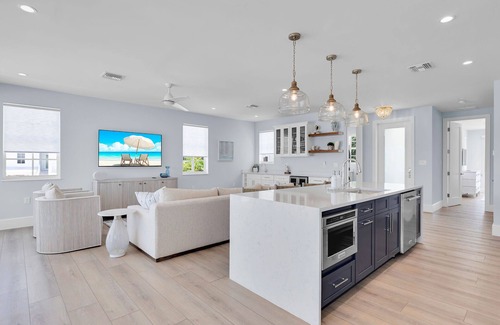 Florida Keys House | Luxury Waterfront Home - Marathon, FL Keys - 5BR, Private Pool, Dock - Sleeps 10