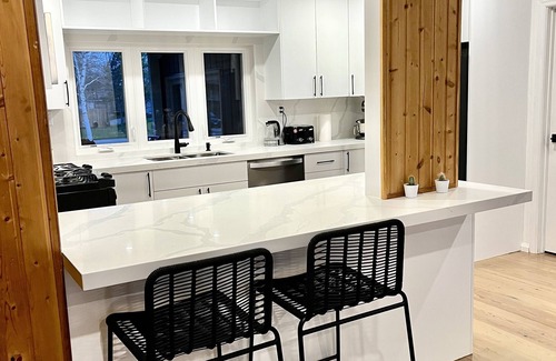 Virginia Cottage | Waterfront Cottage Retreat with Pool on Lake Simcoe