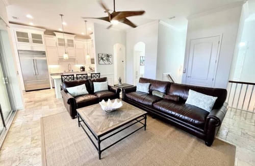 Homosassa House | Serene Waterfront Pool Home with Spa & Deep Water Access