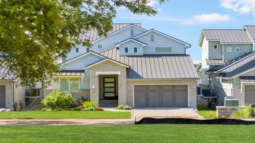 Kingsland House | Delightful Waterfront Retreat with Pool and Boat Slips