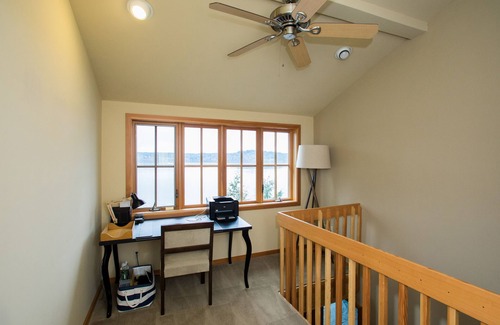 South Colby House | Waterfront Family Retreat: Whales, Birding & Top Amenities