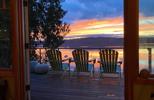 South Colby House | Waterfront Family Retreat: Whales, Birding & Top Amenities