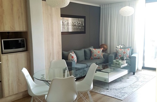 Century City Apartment | Guest Rated 10/10: Waters Edge Apartment in Century City