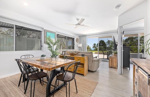 Pialba Apartment | Oceanfront Waves: Family-Friendly Hotel with Pool & Hot Tub