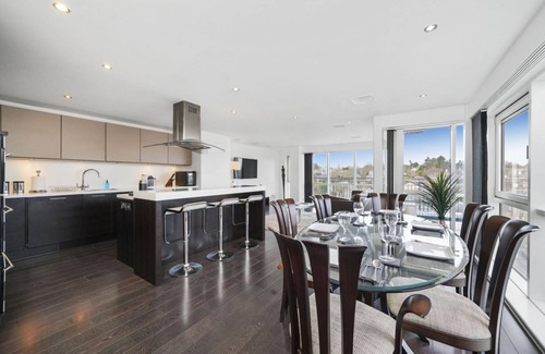Central Aberdeen Condo | Elegant West End Penthouse with Parking and Pet Friendly