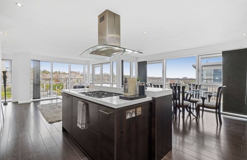 Central Aberdeen Condo | Elegant West End Penthouse with Parking and Pet Friendly