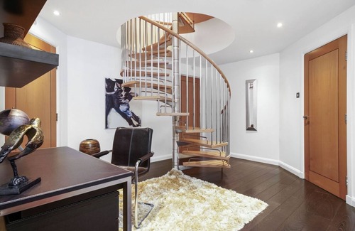 Central Aberdeen Condo | Elegant West End Penthouse with Parking and Pet Friendly