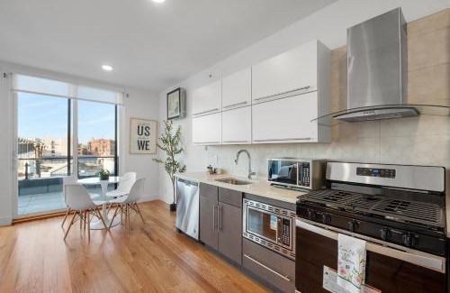 Olde Kensington Apartment | Luxury Xl Studio Pool Deck Gym