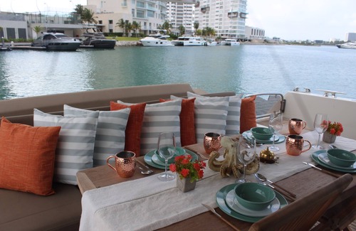 Isla Mujeres Boat Rental | Exquisite Yacht Experience on the Caribbean Sea!