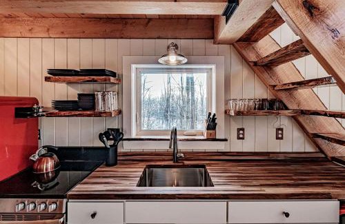 Springvale House | Luxury Year-round Treehouse in Sanford, ME