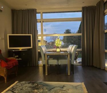 Lathum House | Oceanfront Luxus Chalet „WASSERBLICK“ with Pool & Hot Tub