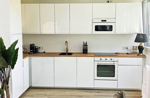 Obersendling Condo | Stylish Top-Floor City Apartment in Munich with Breakfast