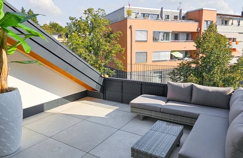 Obersendling Condo | Stylish Top-Floor City Apartment in Munich with Breakfast
